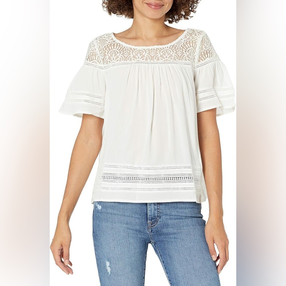 BB Dakota White Relaxed Ruffled Blouse with Short Sleeves